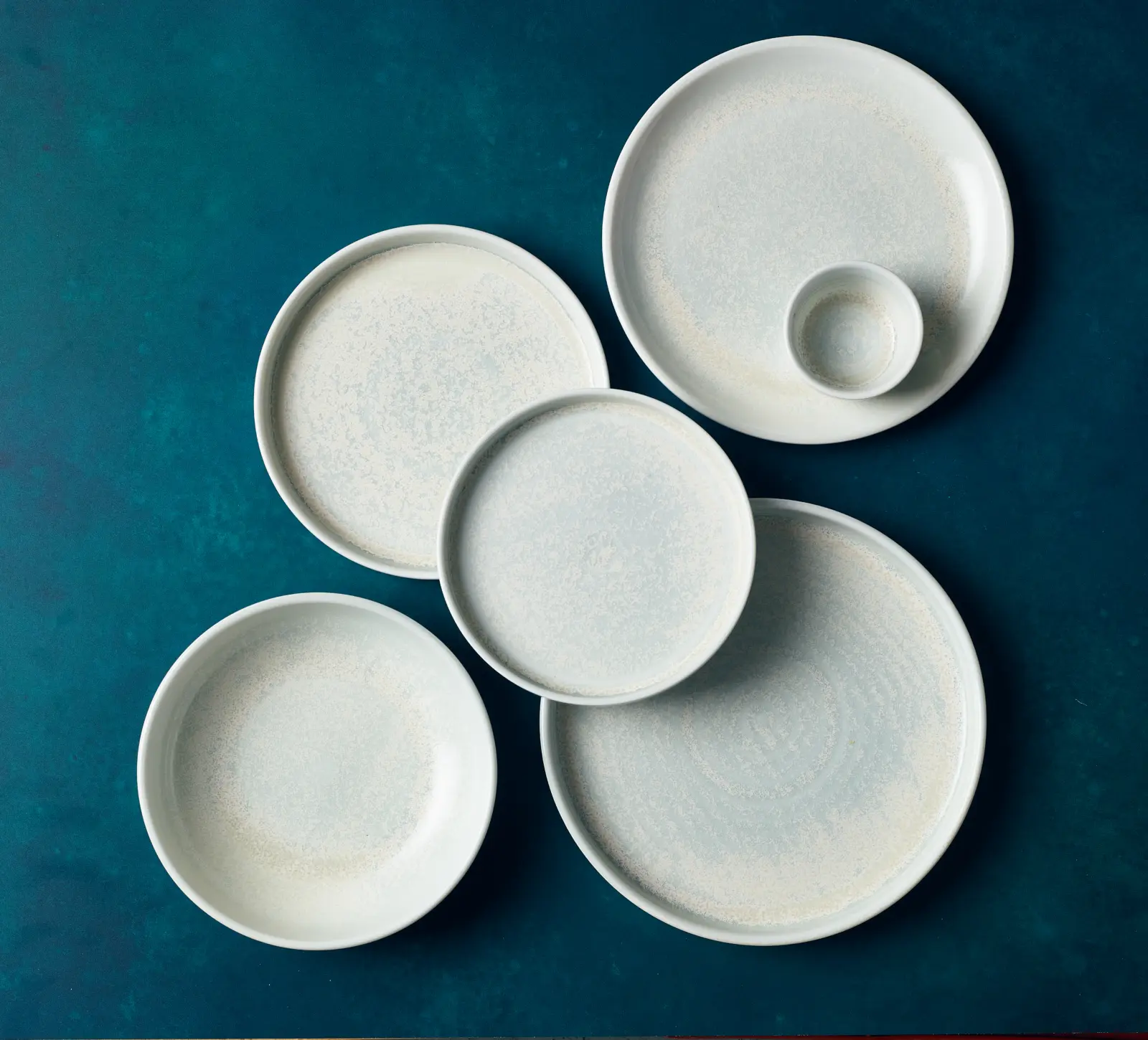 Terra Porcelain Pearl Presentation Plate 20.5cm - Image 3