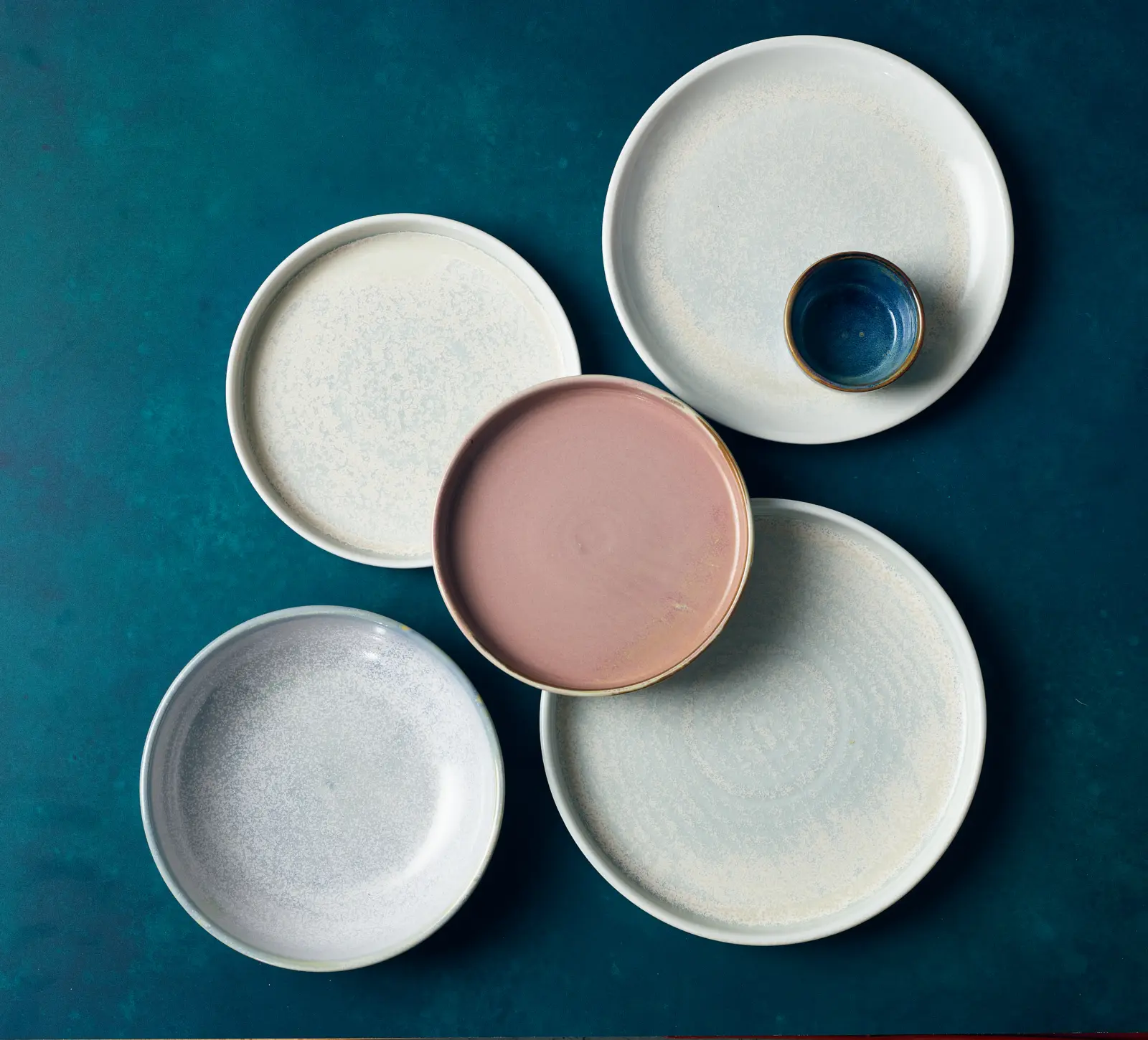 Terra Porcelain Pearl Presentation Plate 20.5cm - Image 4