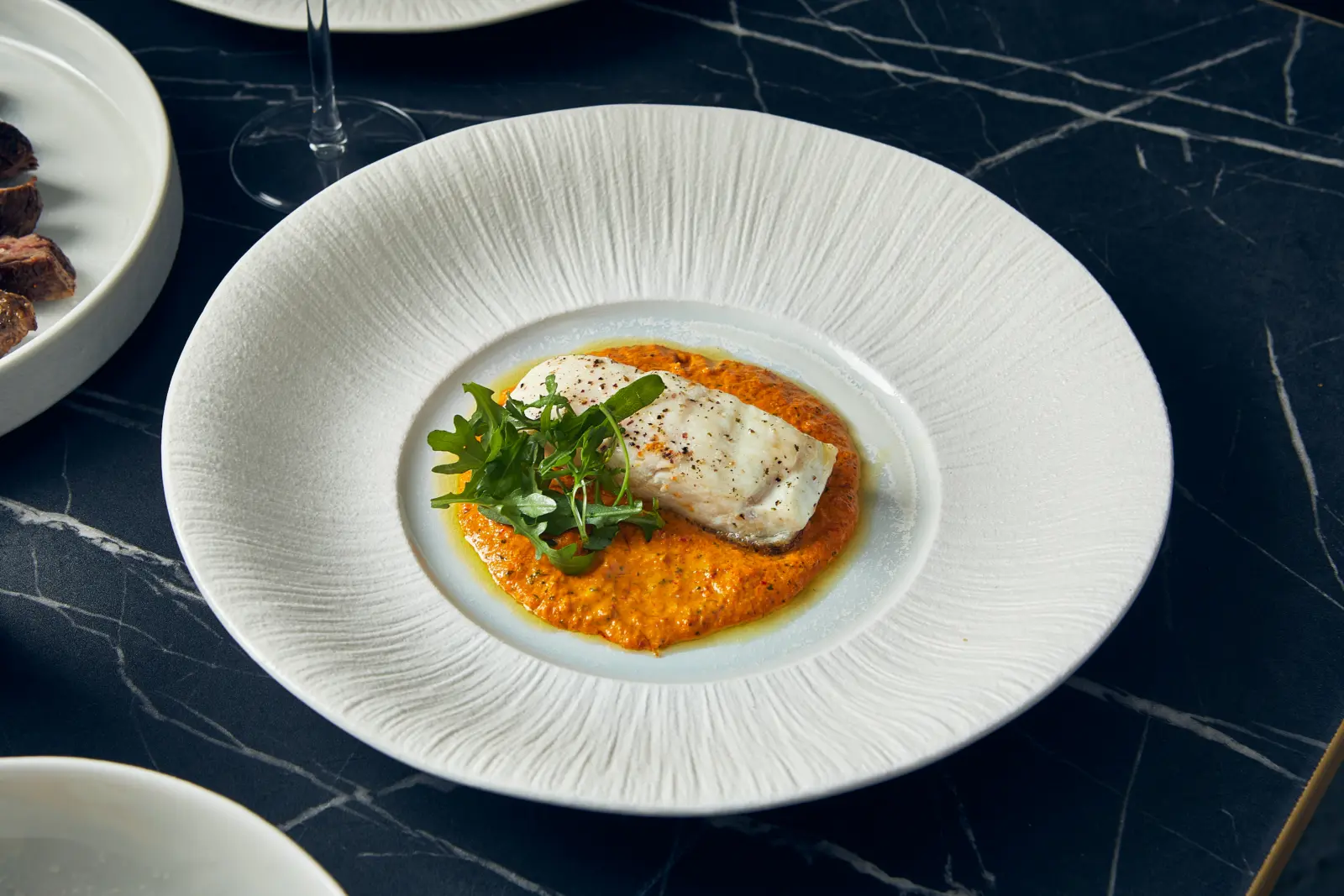Incise Porcelain Lucine Deep Winged Plate 30cm - Image 4