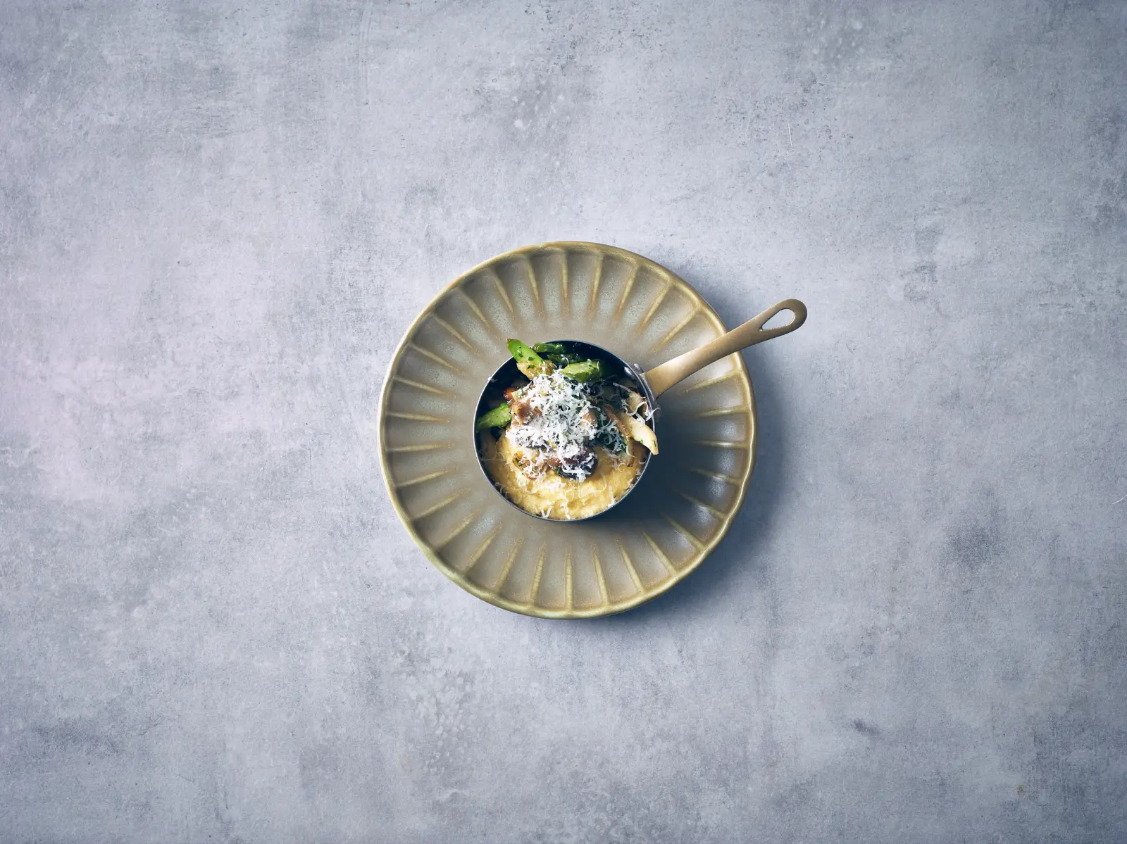 Terra Porcelain Matt Grey Scalloped Coupe Plate 20.3cm - Image 4