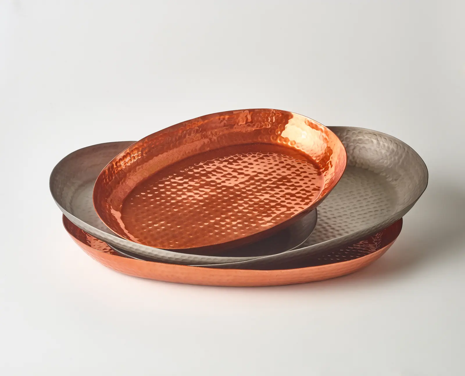 GenWare Copper Hammered Aluminium Oval Platter 43.5 x 32.5cm - Image 4