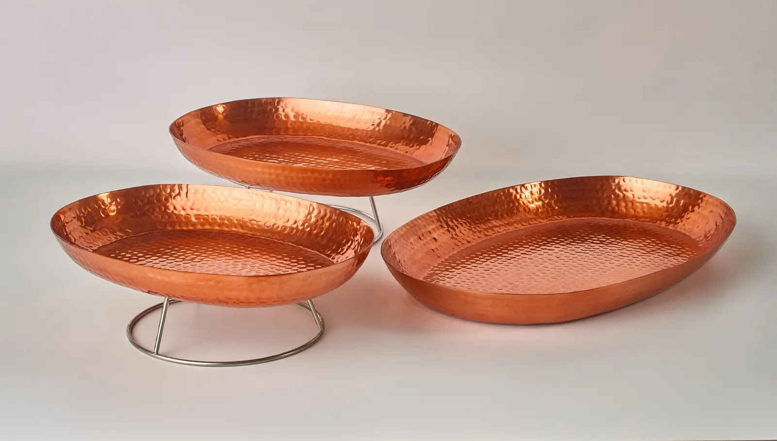 GenWare Copper Hammered Aluminium Oval Platter 43.5 x 32.5cm - Image 2